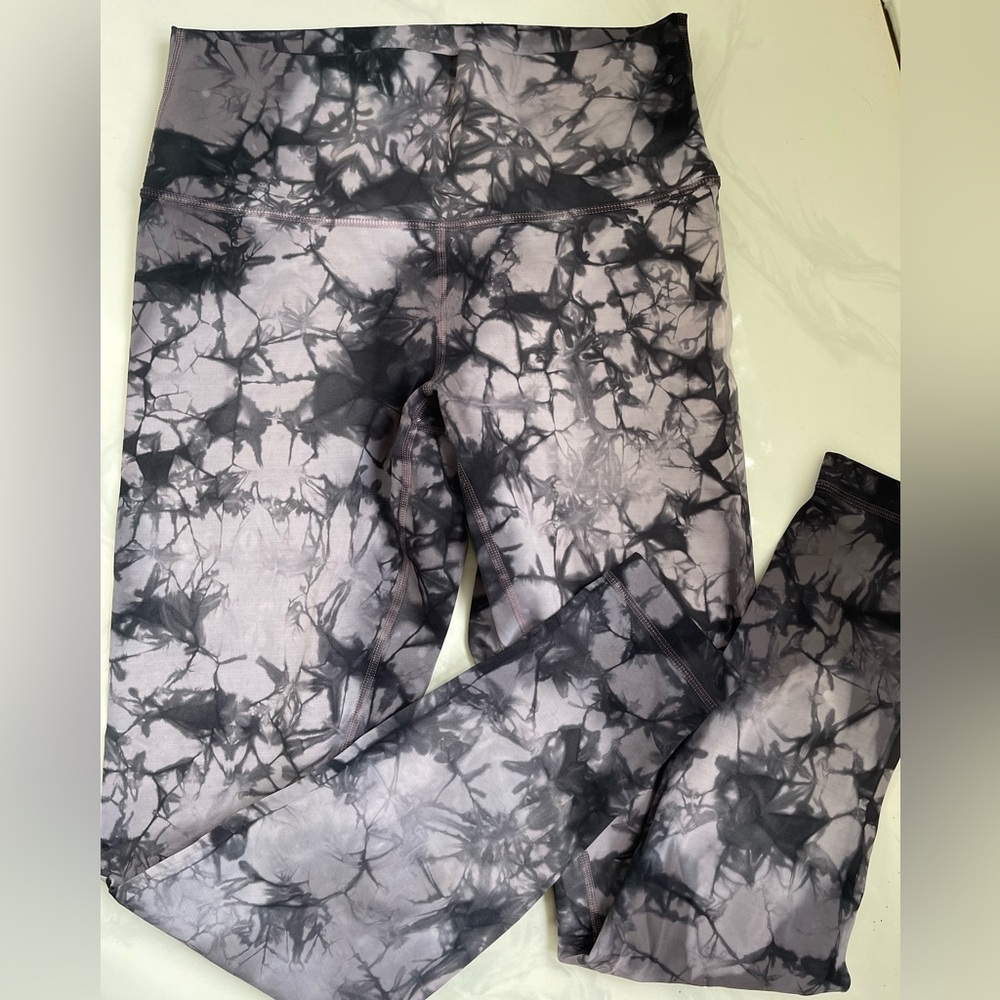 Stunning and rare Lululemon Tie-Dye Leggings
